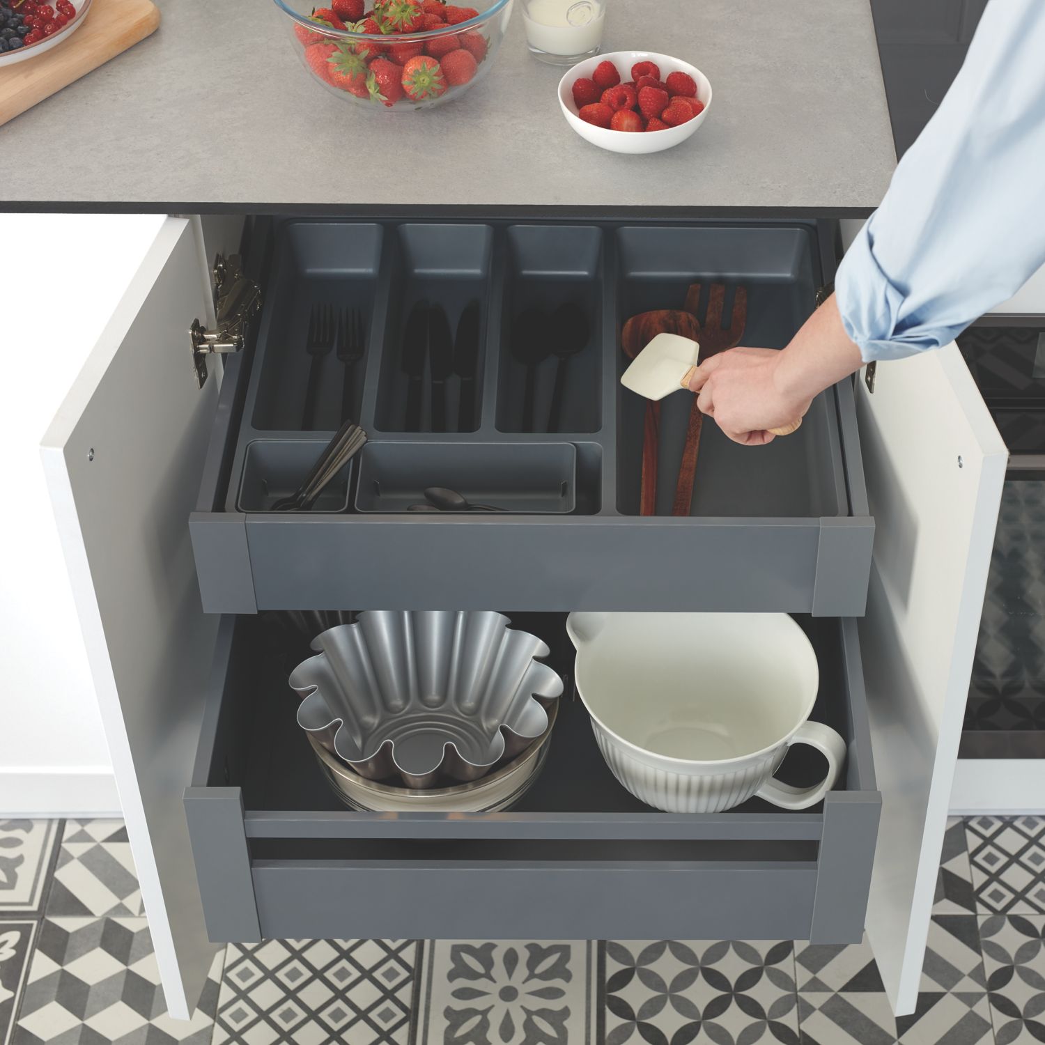 Essentials Nitaki Plastic Cutlery Tray 514mm x 424mm Grey (167PY)