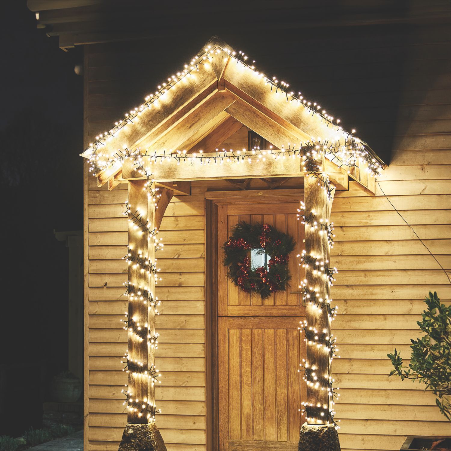 2000 LED Indoor & Outdoor Warm White Cluster Christmas Lights (495CL)