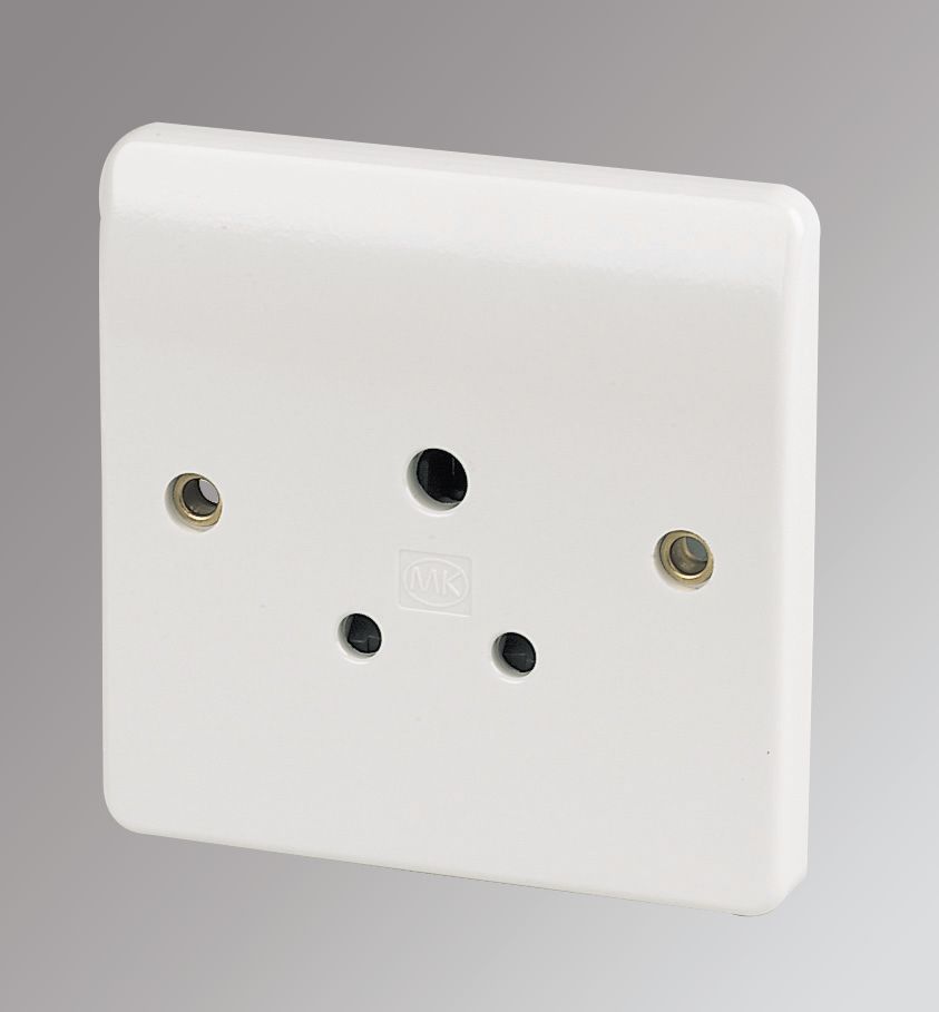 Image of MK Logic Plus 5A 1-Gang Unswitched Round Pin Plug Socket White 