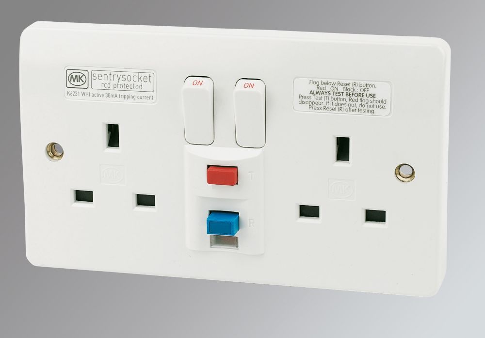Image of MK Logic Plus 13A 2-Gang DP Switched Active Socket White 