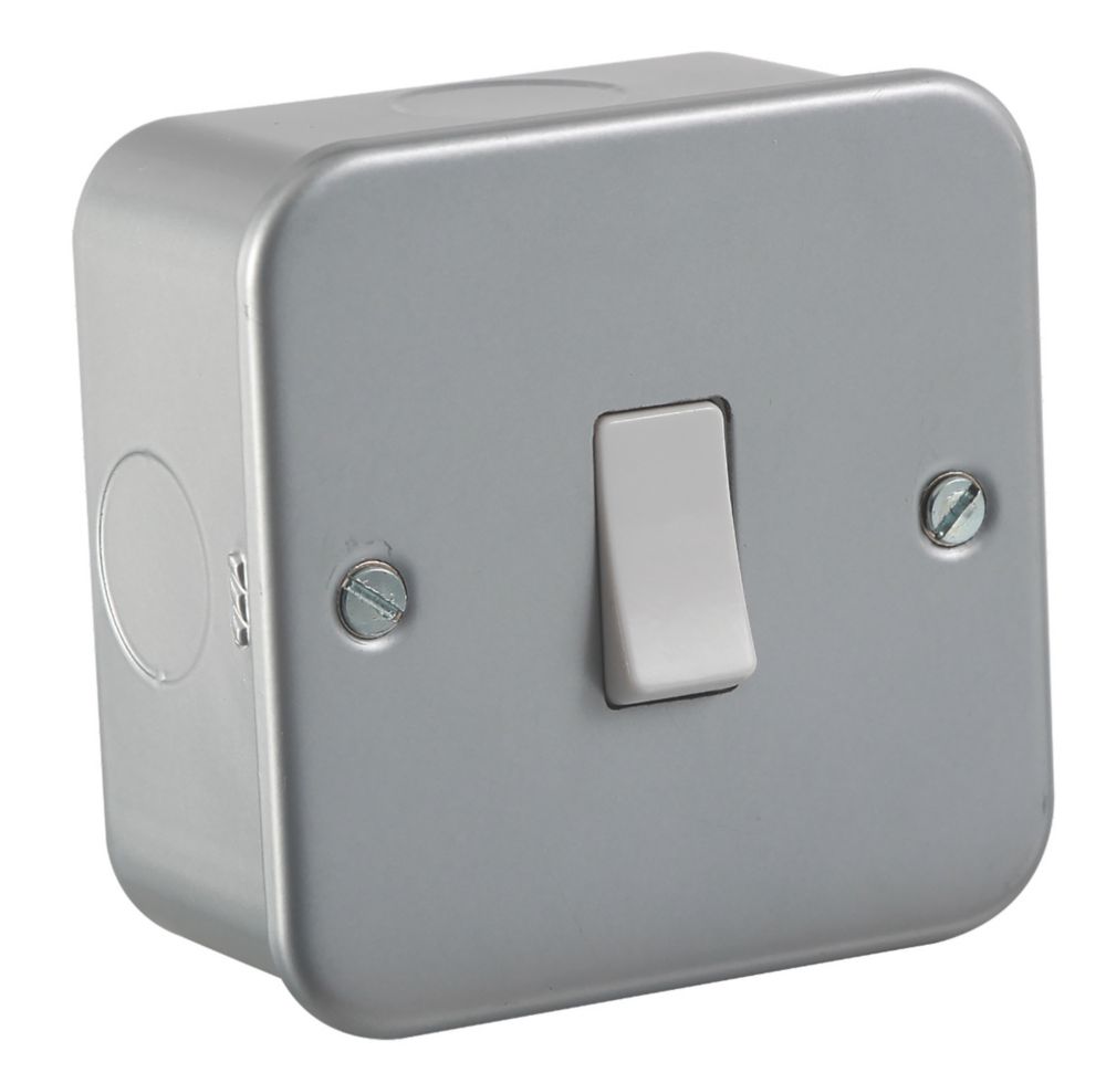 Image of Knightsbridge 10AX 1-Gang Intermediate-Way Metal Clad Intermediate Switch with White Inserts 