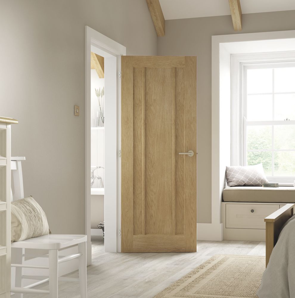 Image of Jeld-Wen Worcester Unfinished Oak Veneer Wooden 3-Panel Internal Door 1981mm x 686mm 