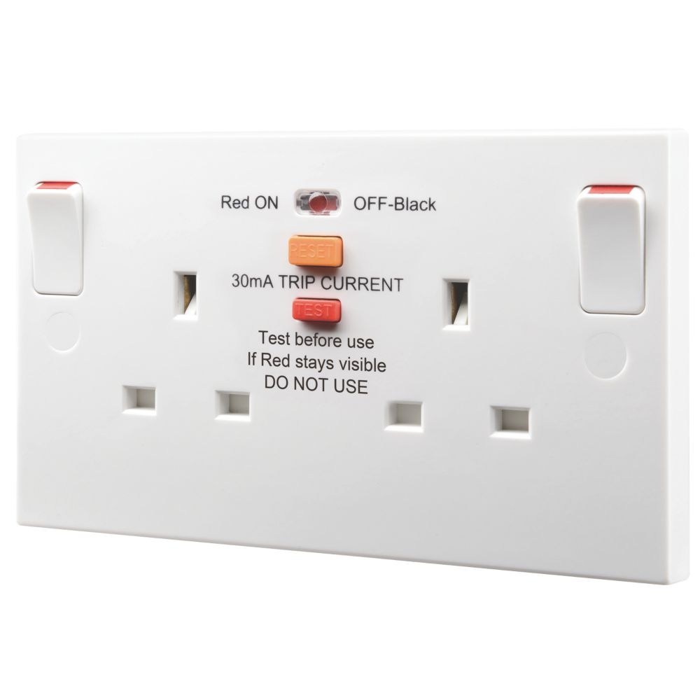 Image of British General 900 Series 13A 2-Gang SP Switched Passive RCD Socket White 