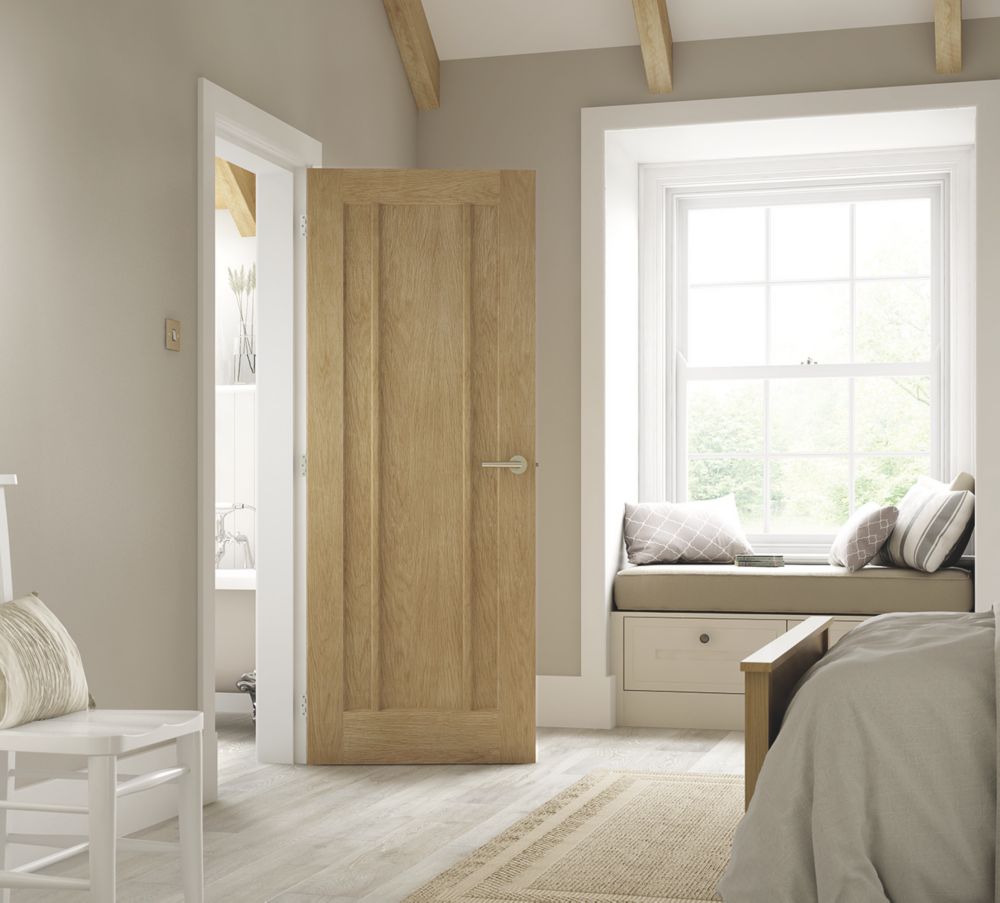 Image of Jeld-Wen Worcester Unfinished Oak Veneer Wooden 3-Panel Internal Door 1981mm x 610mm 