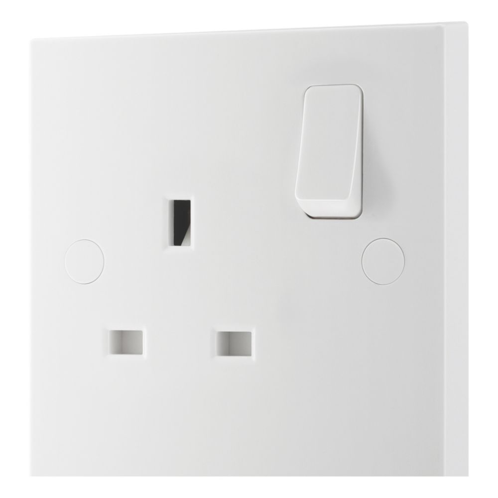 Image of British General 900 Series 13A 1-Gang DP Switched Plug Socket White 