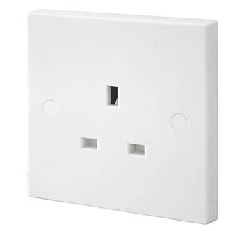 Image of British General 900 Series 13A 1-Gang Unswitched Plug Socket White 