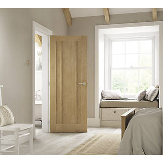 Image of Jeld-Wen Worcester Unfinished Oak Veneer Wooden 3-Panel Internal Door 2040mm x 726mm 