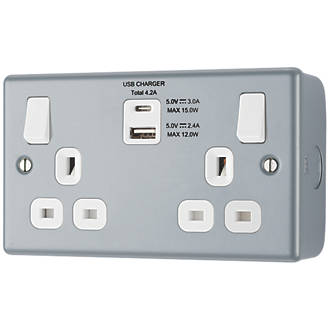 Image of British General 13A 2-Gang SP Switched Metal Clad Socket + 4.2A 2-Outlet Type A & C USB Charger with White Inserts 