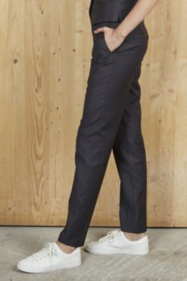 PANTALONES DE TRAJE MUJER CON CINTURA ELÁSTICA<br/><p>Prenda imprescindible del guardarropa femenino, este pantalón es <br>elegante e intemporal. Con su suave tejido de entretiempo y su cintura elástica, se adapta a todo tipo de cuerpos.</p> NEOBLU GABIN WOMEN