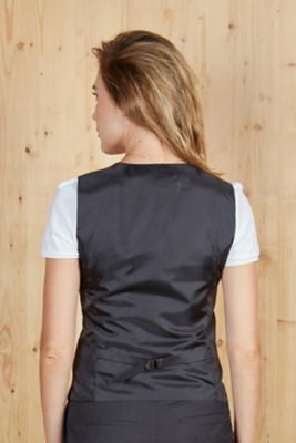 <h1>GILET DE COSTUME FEMME</h1><br/><p>Autrefois réservée aux hommes, cette pièce fait son entrée dans le dressing féminin. Associé à une chemise et un pantalon de tailleur, il composera une silhouette élégante et professionnelle. Porté avec un jean et un tee-shirt, il deviendra l'élément original d'une tenue.</p> NEOBLU MAX WOMEN