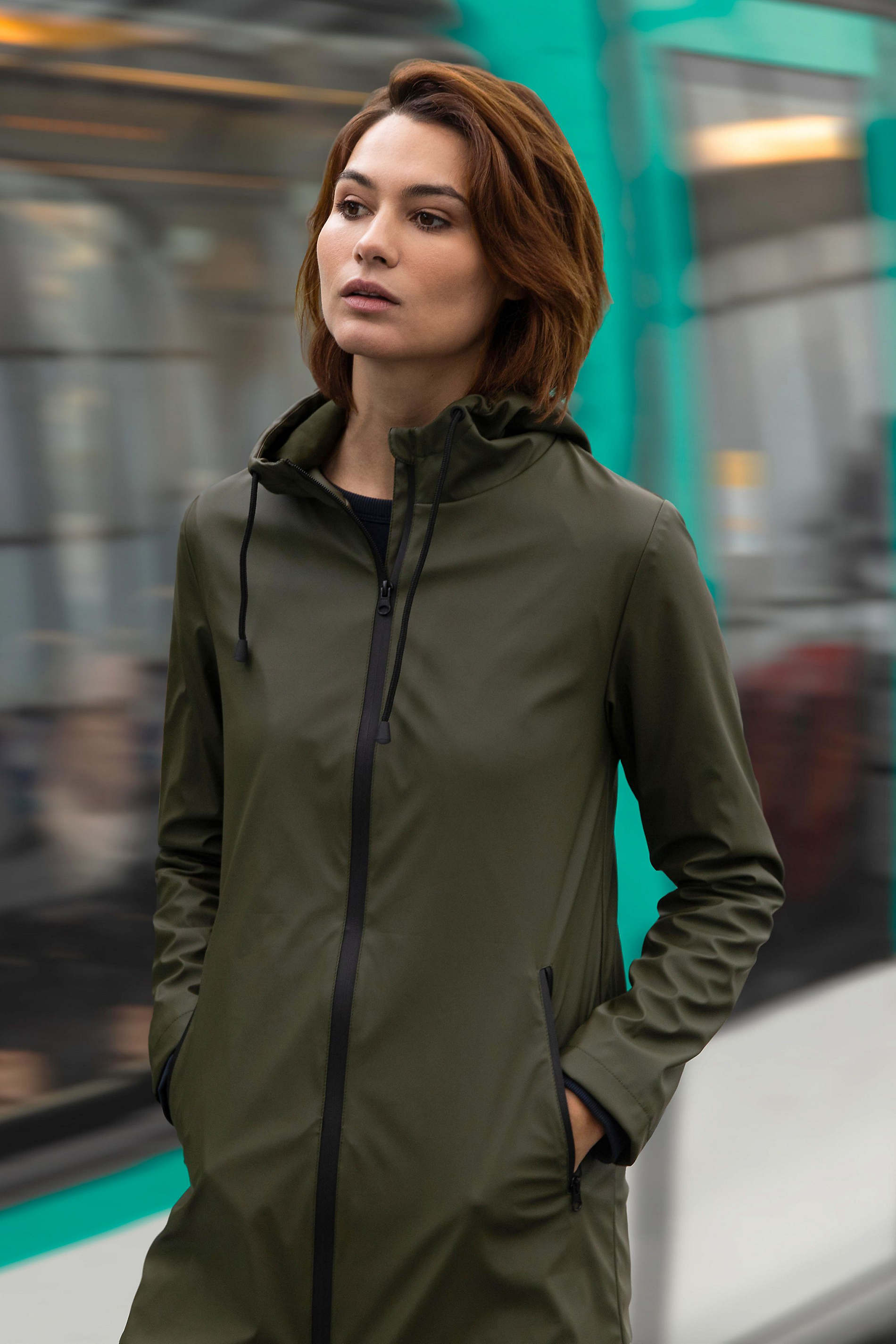 WOMEN'S WATERPROOF WAXED JACKET<br/><p>This revisited waxed jacket is an iconic garment that combines performance and modernity. Its waterproof finishes make it perfectly impermeable and its matt look gives it a modern style.</p> NEOBLU ANTOINE WOMEN