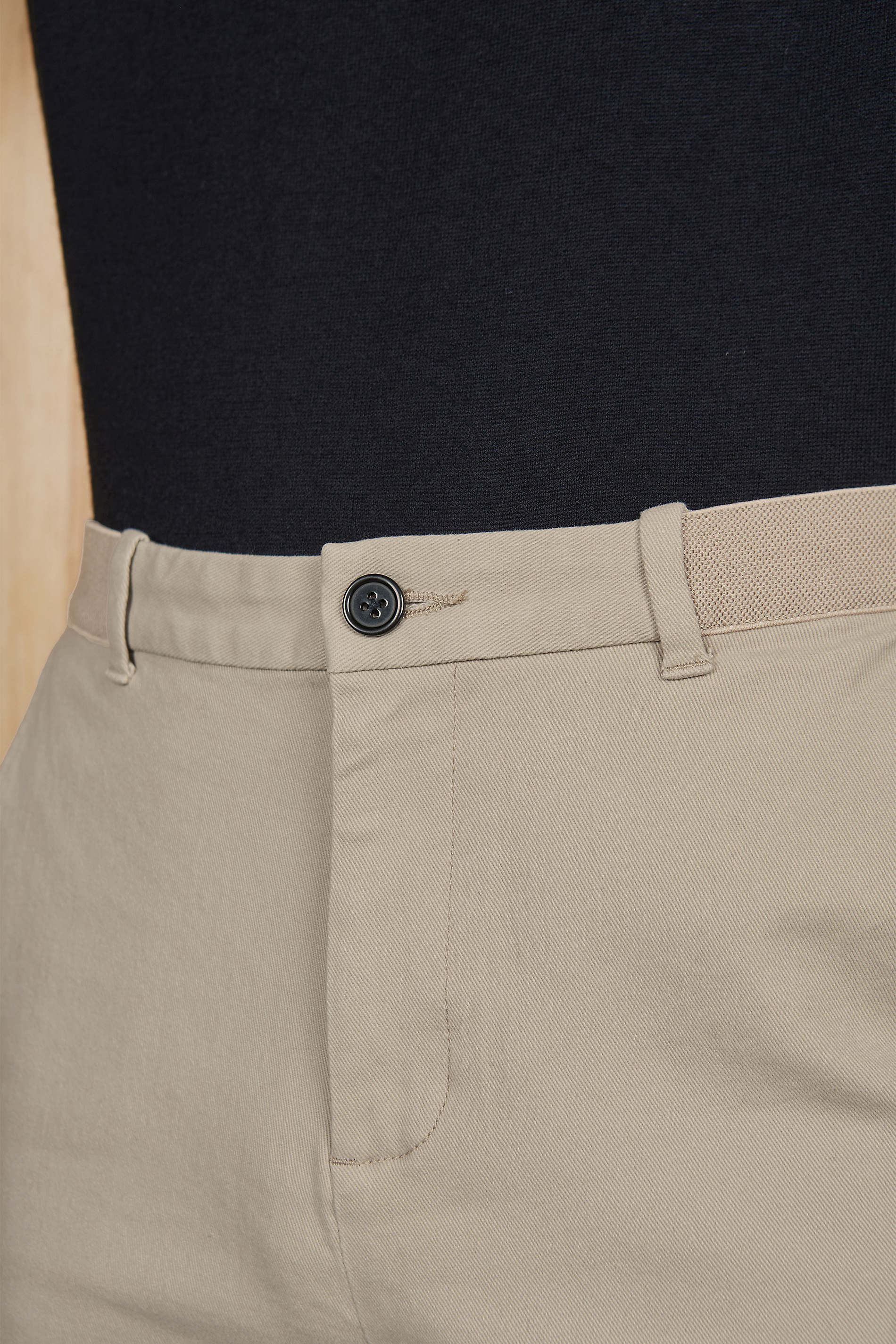 Men's elasticated waist chino trousers<p>Chino trousers are an essential piece of men’s wardrobe to wear in all circumstances, both with a shirt and a T-shirt. Their elasticated waistband and stretch twill fabric provide comfort and fit all body shapes.<p> NEOBLU GUSTAVE MEN