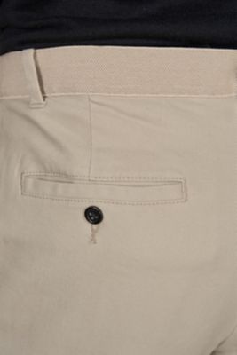 HERREN-CHINOHOSE MIT ELASTISCHEM BUND<br/><p>Als Essential der Herrengarderobe kann die Chinohose in allen Situationen getragen werden und harmoniert mit einem Hemd ebenso gut wie mit einem T-Shirt. Ihr Gummizugbund und ihr Stretch-Twill-Gewebe sorgen für Tragekomfort und passen sich an alle Körperformen an.</p> NEOBLU GUSTAVE MEN