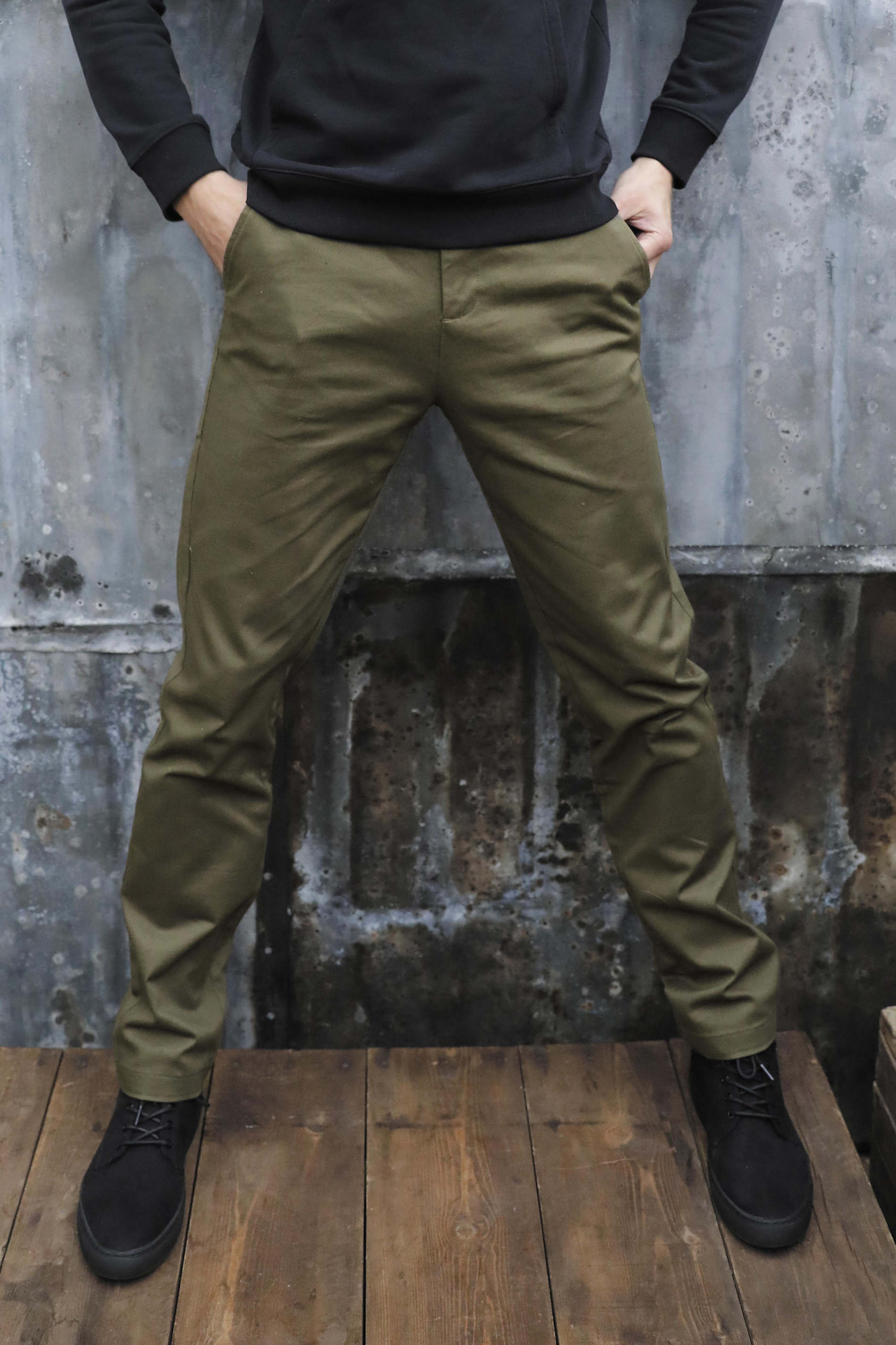 MEN'S ELASTICATED WAIST CHINO TROUSERS<br/><p>Chino trousers are an essential piece of men’s wardrobe to wear in all circumstances, both with a shirt and a T-shirt. Their elasticated waistband and stretch twill fabric provide comfort and fit all body shapes.</p> NEOBLU GUSTAVE MEN