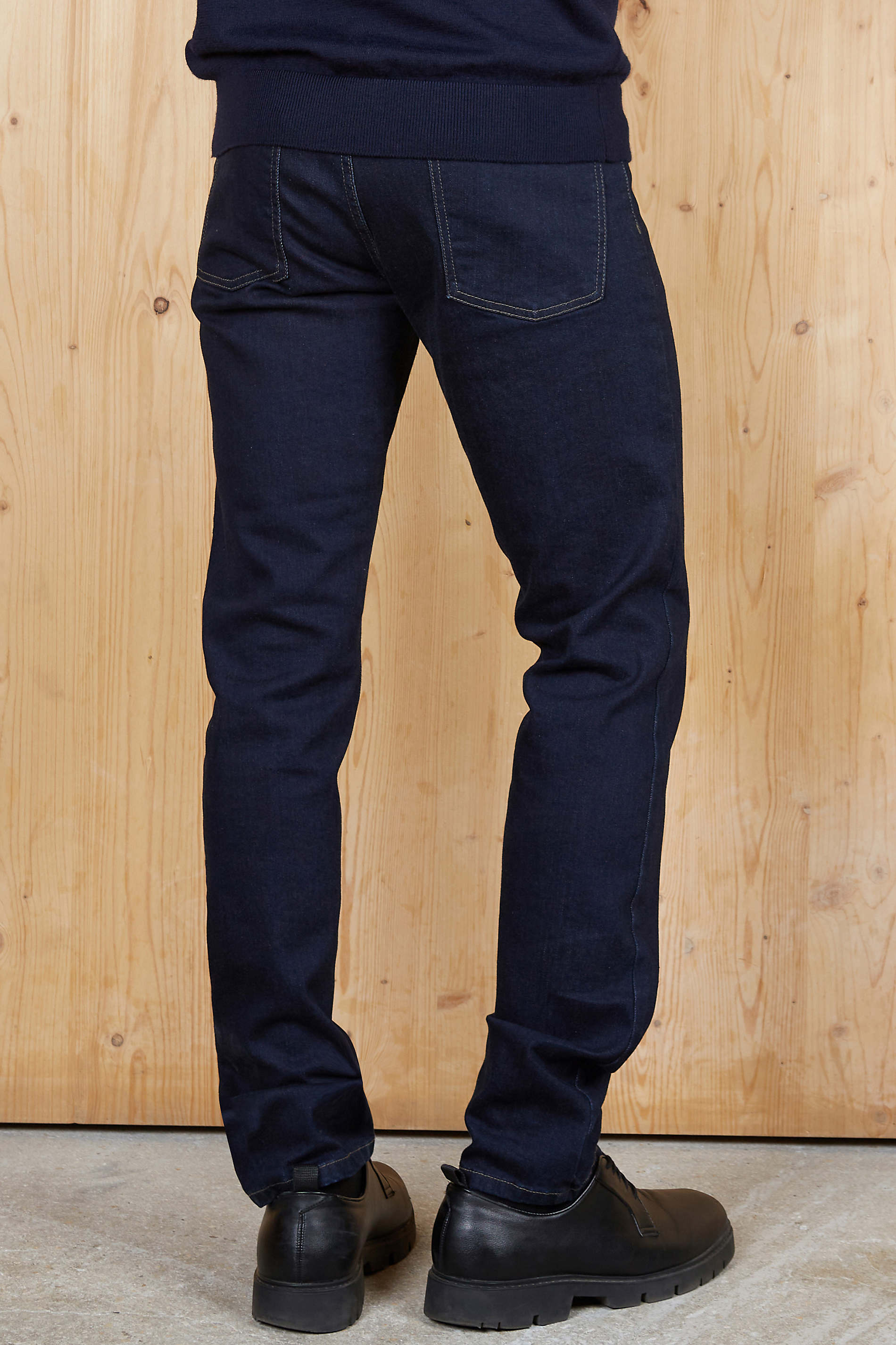 MEN'S STRETCH STRAIGHT LEG JEANS<p>Authentic denims in a stretch version: mid rise and straight leg, this 5-pocket model is a timeless piece of clothing. It can be combined with the NEOBLU MARCEL MEN jacket, for a casual chic look, or with the NEOBLU OSCAR MEN polo shirt, for a sporty style.</p> NEOBLU GASPARD MEN