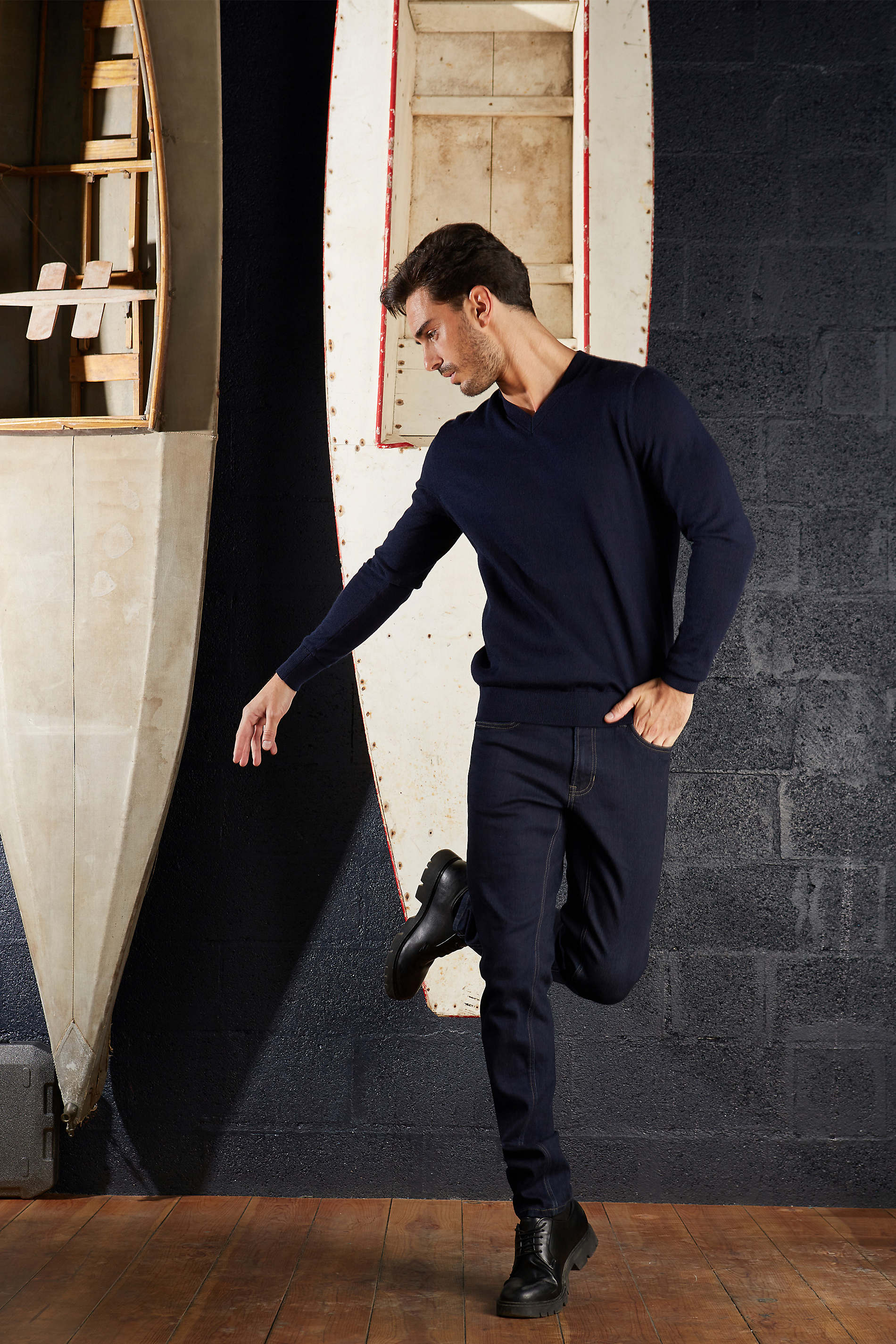 MEN'S STRETCH STRAIGHT LEG JEANS<p>Authentic denims in a stretch version: mid rise and straight leg, this 5-pocket model is a timeless piece of clothing. It can be combined with the NEOBLU MARCEL MEN jacket, for a casual chic look, or with the NEOBLU OSCAR MEN polo shirt, for a sporty style.</p> NEOBLU GASPARD MEN