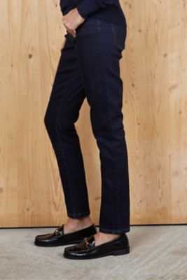 DAMEN-STRETCHJEANS SLIM FIT<br/><p>Die unverwechselbare Denimhose in Stretch-Ausführung: Diese 5-Taschen-Jeans mit mittelhohem Bund und geradem Beinverlauf ist ein Klassiker. Sie kann mit dem Blazer NEOBLU MARCEL WOMEN kombiniert werden, wenn zwanglose Eleganz gewünscht ist, oder mit dem Sweatshirt NEOBLU NICHOLAS WOMEN, wenn ein sportlicherer Look angesagt ist.</p> NEOBLU GASPARD WOMEN