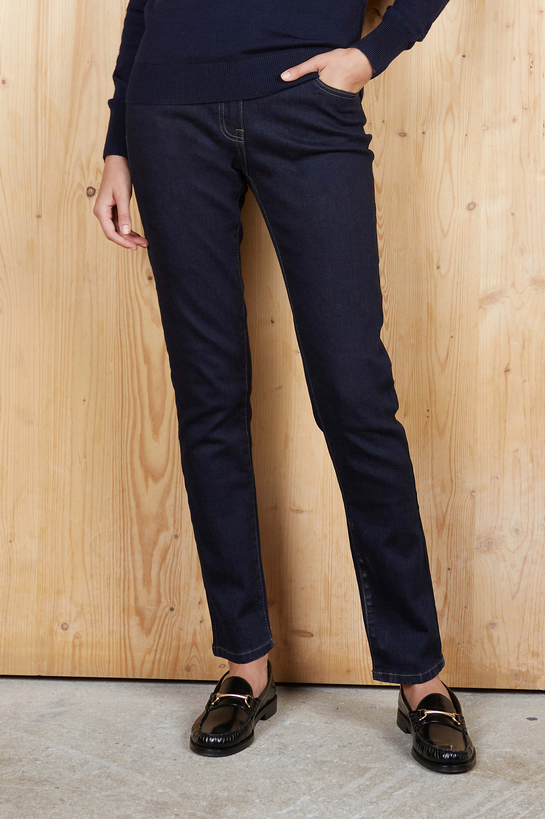 WOMEN'S STRETCH SLIM FIT JEANS<p>Authentic denims in a stretch version: mid rise and slim fit, this 5-pocket model is a timeless piece of clothing. It can be combined with the NEOBLU MARCEL WOMEN jacket, for a casual chic look, or with the NEOBLU NICHOLAS WOMEN sweatshirt, for a sporty style.</p> NEOBLU GASPARD WOMEN