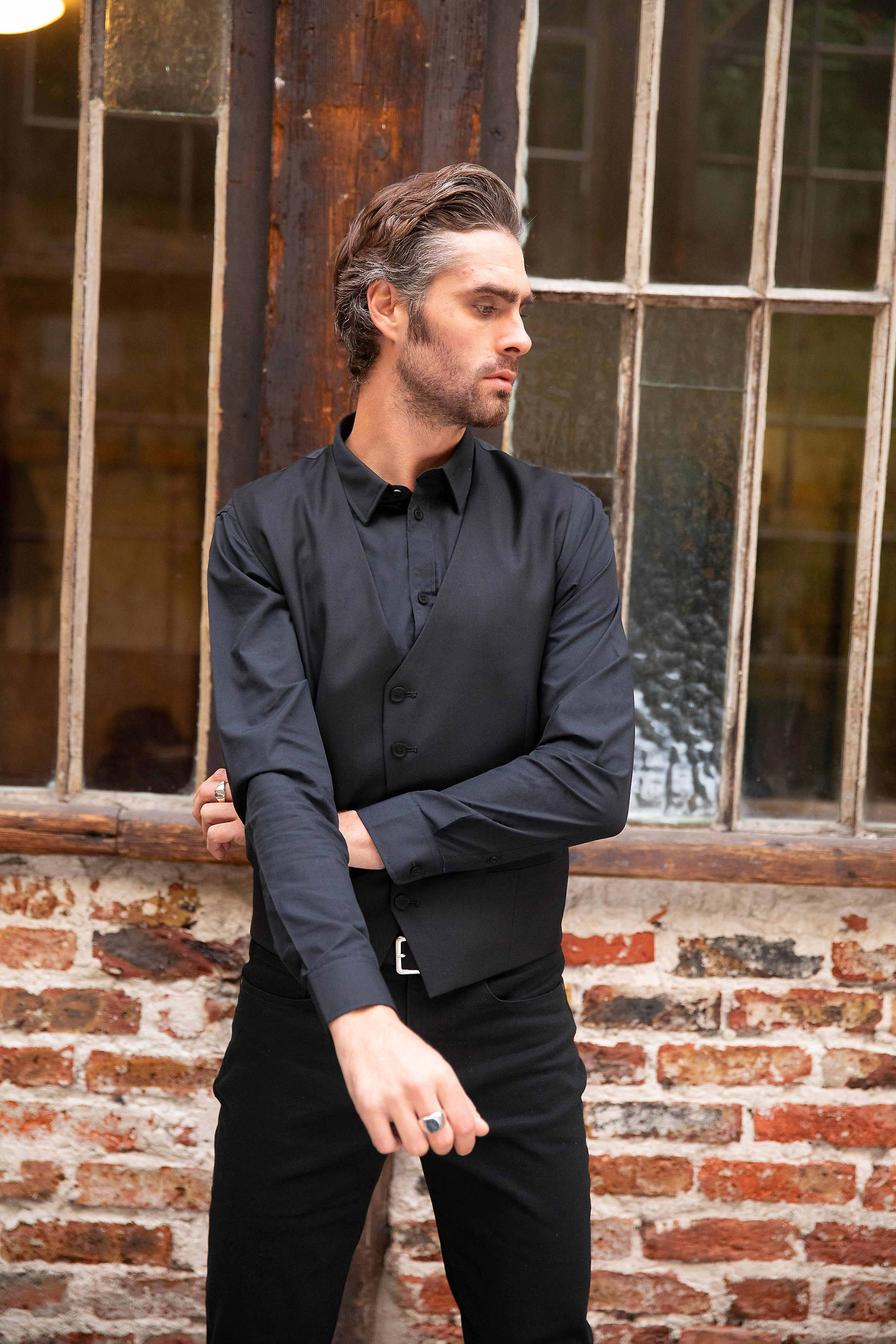 Men’s iron free shirt<p>Long associated with professional use, the shirt is now part of the everyday wardrobe. Its finishes, style and quality make it suitable for all situations. What's more, it doesn't need ironing, so there is no excuse not to wear it!<p> NEOBLU BLAISE MEN