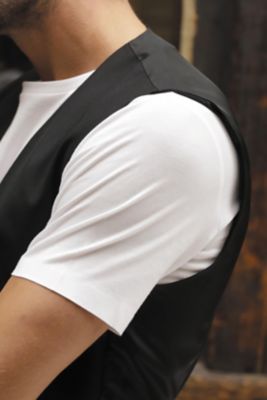 TEE-SHIRT MANCHES COURTES  JERSEY MERCERISÉ HOMME<br/><p>Véritable pilier du dressing, ce tee-shirt manches courtes en jersey mercerisé est l’élément de base d’une tenue casual chic par excellence. Le coton qui le compose est d'une douceur remarquable et d'un entretien facile. Parfait à porter avec la veste NEOBLU MARIUS MEN comme avec le jeans NEOBLU GASPARD MEN.</p> NEOBLU LUCAS MEN