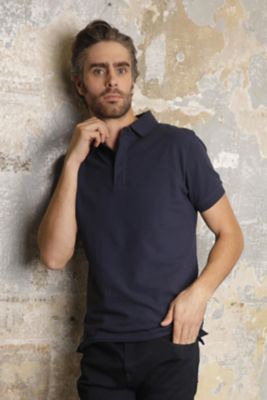 MEN'S PIQUÉ POLO SHIRT WITH CONCEALED PLACKET<br/><p>Lightweight and comfortable, this short sleeve piqué polo shirt is a simple and casual garment. With its concealed button placket, it is ideal for a casual look, while keeping its smart style.</p> NEOBLU OWEN MEN