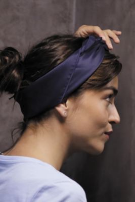 SCARF<br/><p>A timeless accessory of women’s wardrobe, the satin headscarf is a must-have that can be worn around the neck, as a belt or tied up in your hair.</p> NEOBLU TARA