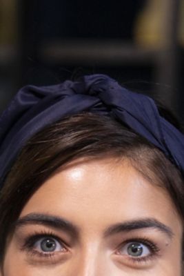 SCARF<br/><p>A timeless accessory of women’s wardrobe, the satin headscarf is a must-have that can be worn around the neck, as a belt or tied up in your hair.</p> NEOBLU TARA