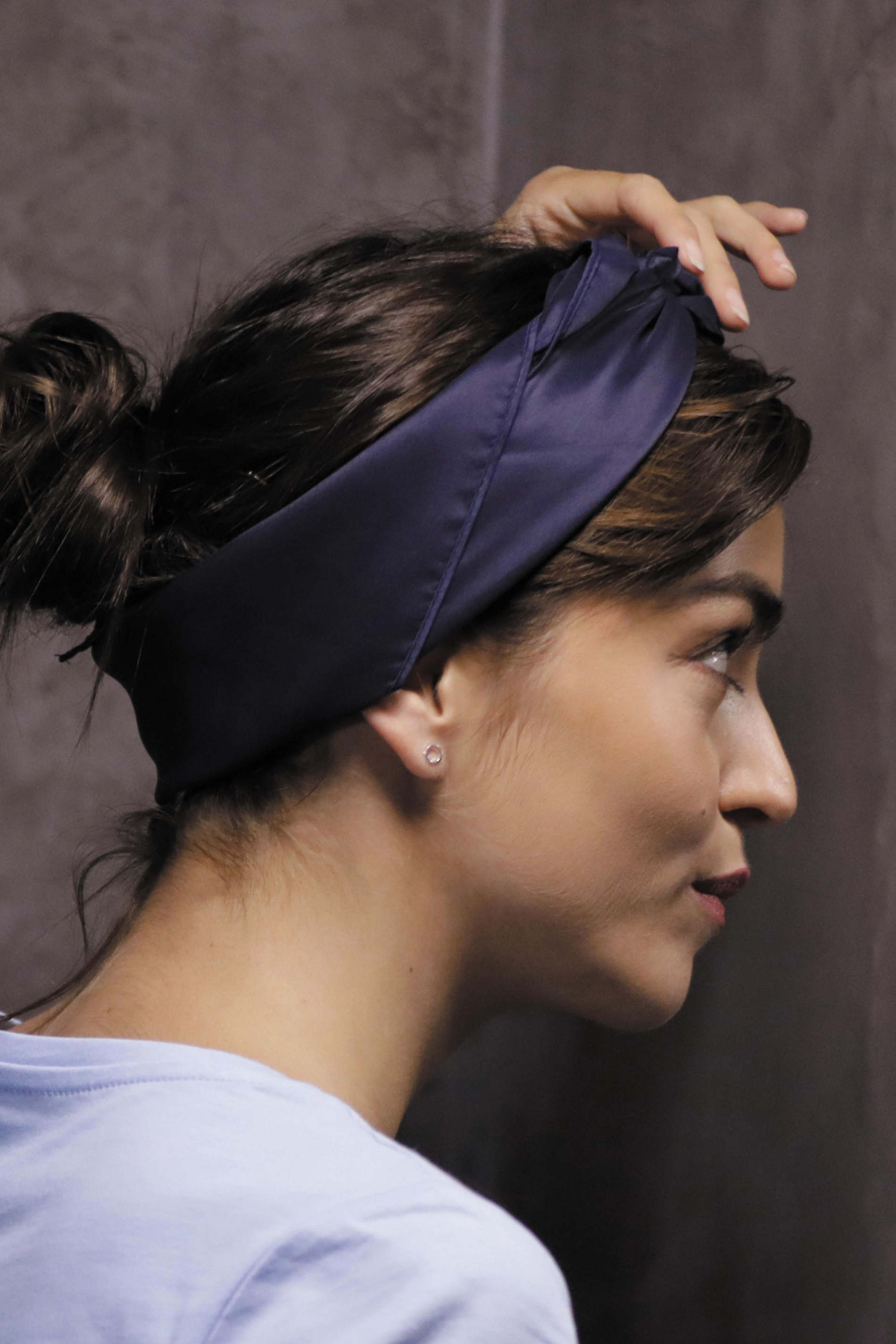 FOULARD<br/><p>A timeless accessory of women’s wardrobe, the satin headscarf is a must-have that can be worn around the neck, as a belt or tied up in your hair.</p> NEOBLU TARA