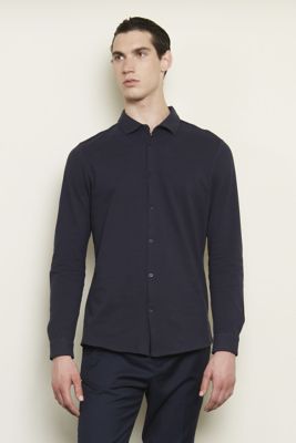 CHEMISE EN COTON PIQUÉ HOMME<br/><p>Classique, NEOBLU BASILE n'en n'a que l'apparence, fabriquée en coton piqué 100% bio, sa matière lui donne un style plus décontracté qui lui permet d'être associée à tous types de pantalons et de vestes.</p> NEOBLU BASILE MEN