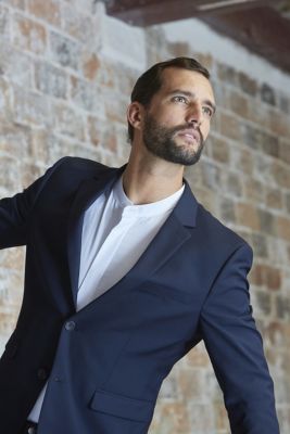 CAMISA DE HOMBRE CON CUELLO MANDARÍN<br/><p>El cuello mao de la camisa NEOBLU BART aporta un estilo innegable a quienes la lucen. Entre tradición y modernidad, chic y moderna, se adapta a todas las situaciones y les encanta a los que quieren destacar. La popelina y la tapeta de botones oculta añaden elegancia a esta camisa fabricada con materiales ecorresponsables.</p> NEOBLU BART MEN